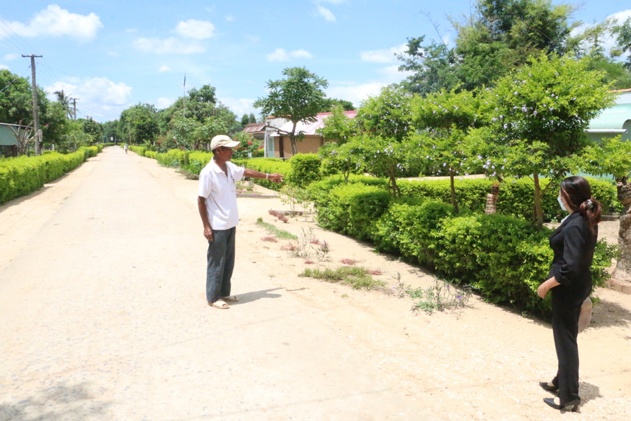 Làng Húp ngày càng khang trang, sạch đẹp, đời sống người dân từng bước được nâng lên. Ảnh: Quang Tấn