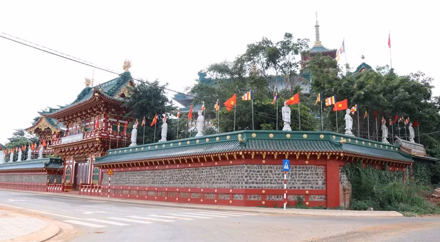 Quang cảnh bên ngoài Chùa Minh Thành, thành phố Pleiku, tỉnh Gia Lai. Ảnh: Hồng Điệp/TTXVN