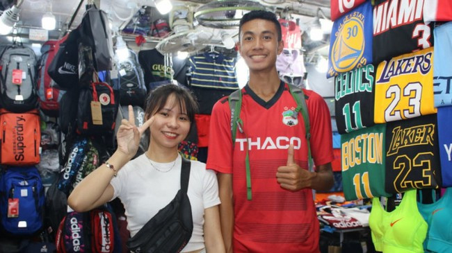 Kenny Phi Hoàng từng ăn tập ở Barcelona, nhưng lại không thuyết phục được HAGL ở lần đầu tiên xin thử việc vào năm 2019.