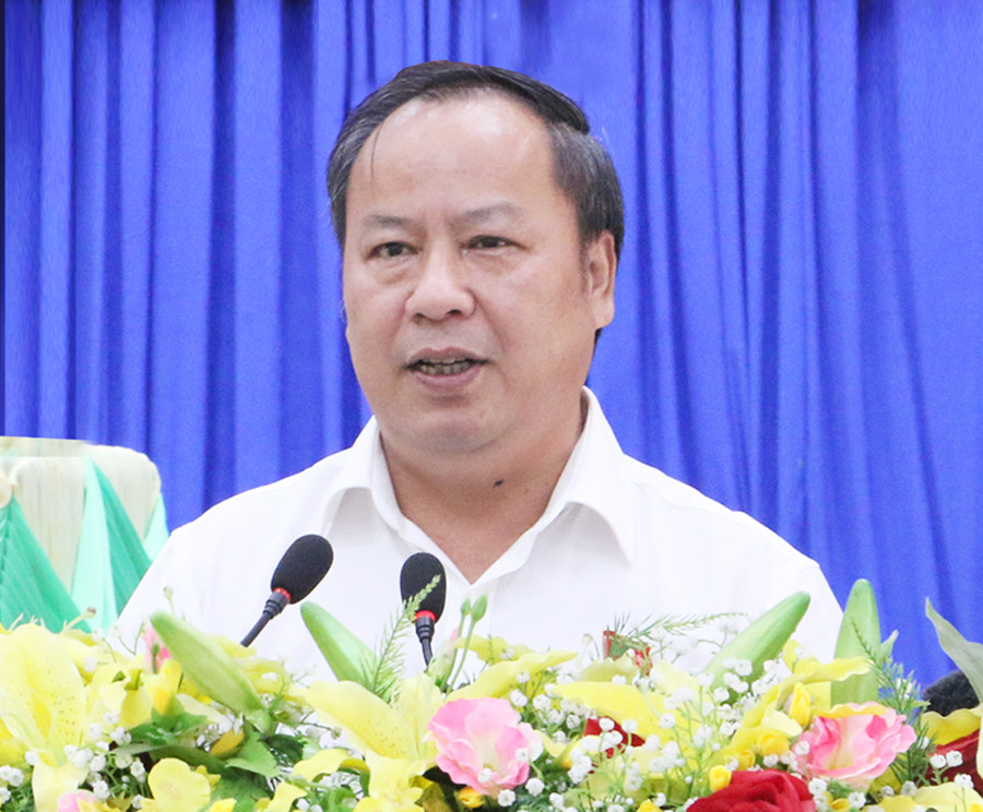 Phó Bí thư Thường trực Tỉnh ủy, Trưởng đoàn đại biểu Quốc hội tỉnh Châu Ngọc Tuấn phát biểu tại buổi tiếp xúc cử tri TP. Pleiku. Ảnh: Quang Tấn