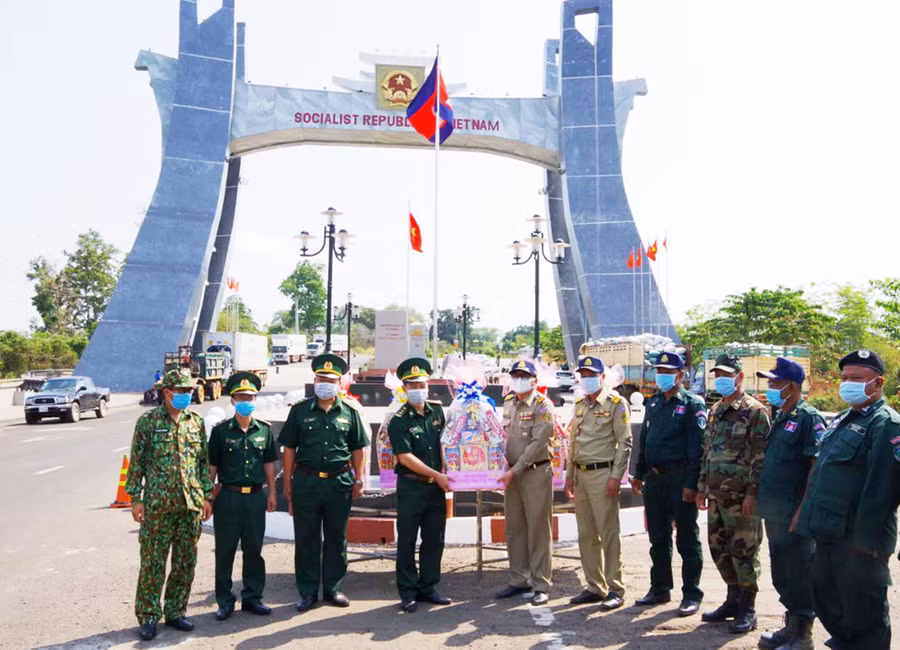  Tỉnh Gia Lai và tỉnh Ratanakiri (Vương quốc Campuchia) tổ chức hội nghị trực tuyến sơ kết chương trình hợp tác năm 2021 và đề ra phương hướng giai đoạn 2022-2025. Ảnh: Vĩnh Hoàng