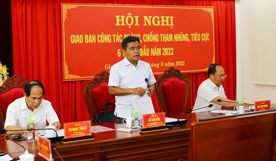 Bí thư Tỉnh ủy Hồ Văn Niên phát biểu tại hội nghị. Ảnh: Vĩnh Hoàng Bí thư Tỉnh ủy Hồ Văn Niên phát biểu tại hội nghị. Ảnh: Vĩnh Hoàng