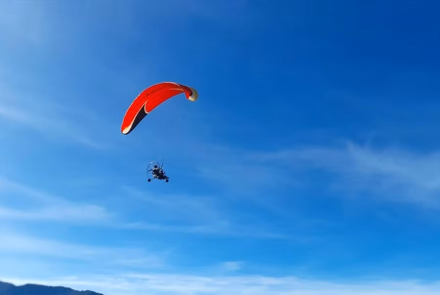 Nhiều vận động viên thể hiện màn bay lộn đẹp mắt trên không. Ảnh: D.P