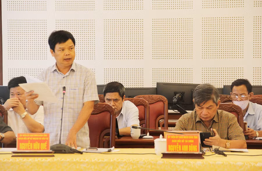  Giám đốc Sở Kế hoạch và Đầu tư Nguyễn Hữu Quế tham gia phát biểu tại hội nghị. Ảnh: Quang Tấn