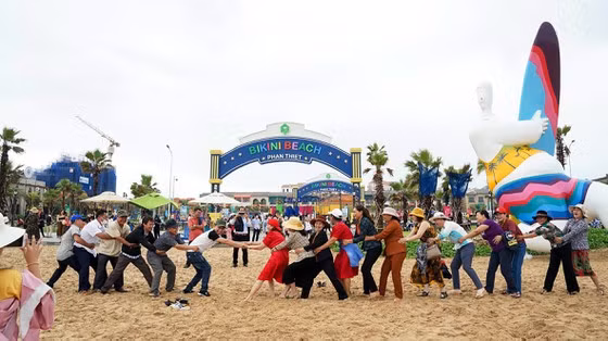 Các điểm du lịch ở Phan Thiết (Bình Thuận) đang thu hút nhiều du khách. Ảnh: NGUYỄN TIẾN