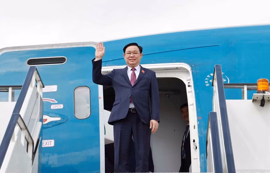 Chủ tịch Quốc hội Vương Đình Huệ thăm chính thức Liên hiệp Vương quốc Anh và Bắc Ireland. (Ảnh: Doãn Tấn/TTXVN)