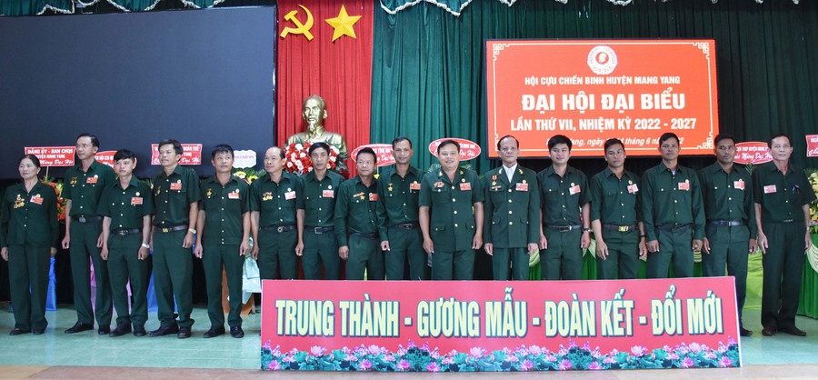 Ban Chấp hành khóa VII, nhiệm kỳ 2022-2027 ra mắt tại Đại hội. Ảnh: Hà Phương