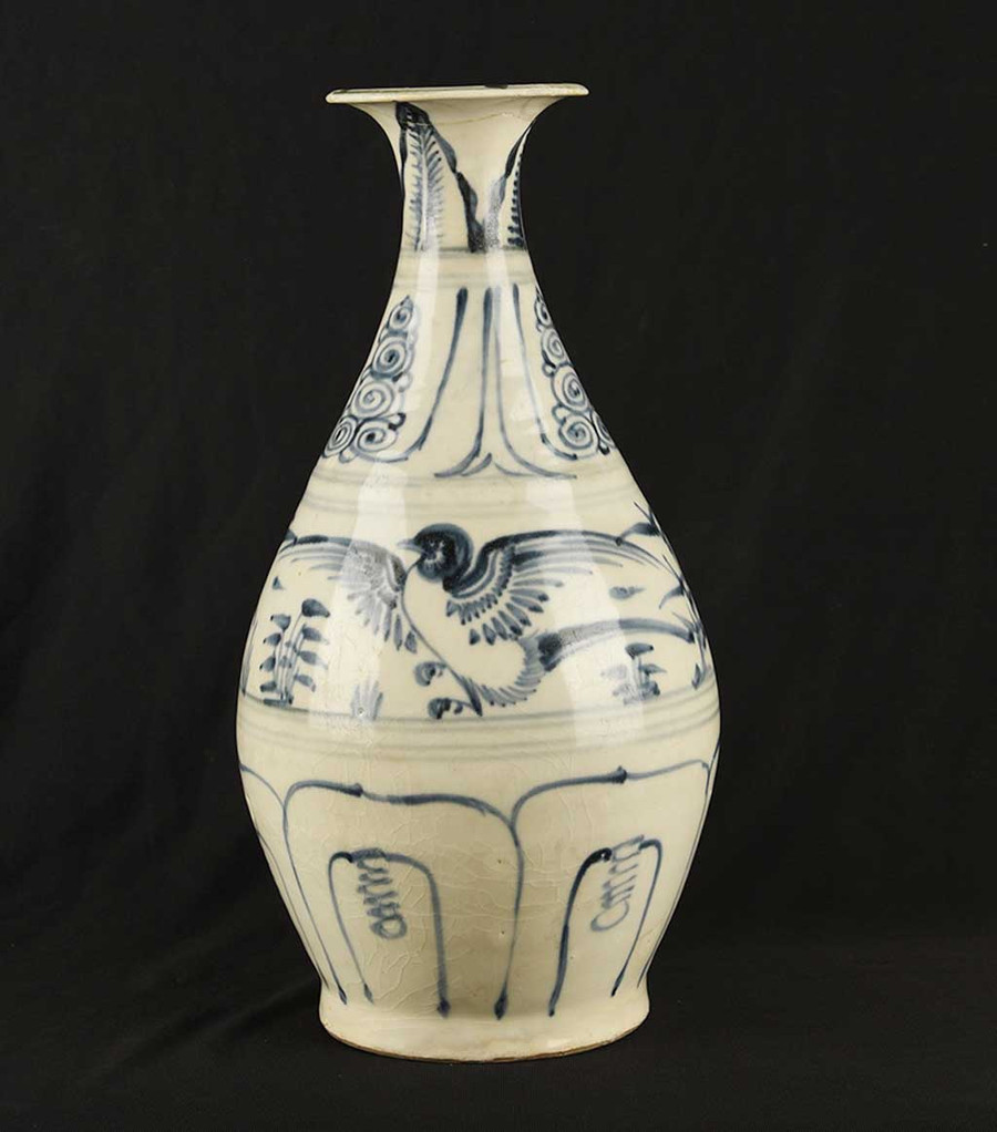 Một số hiện vật quý tại triển lãm Nguyễn Hữu Triết - Tâm huyết một đời người tại TP.HCM tổ chức gần đây. Ảnh: T.L