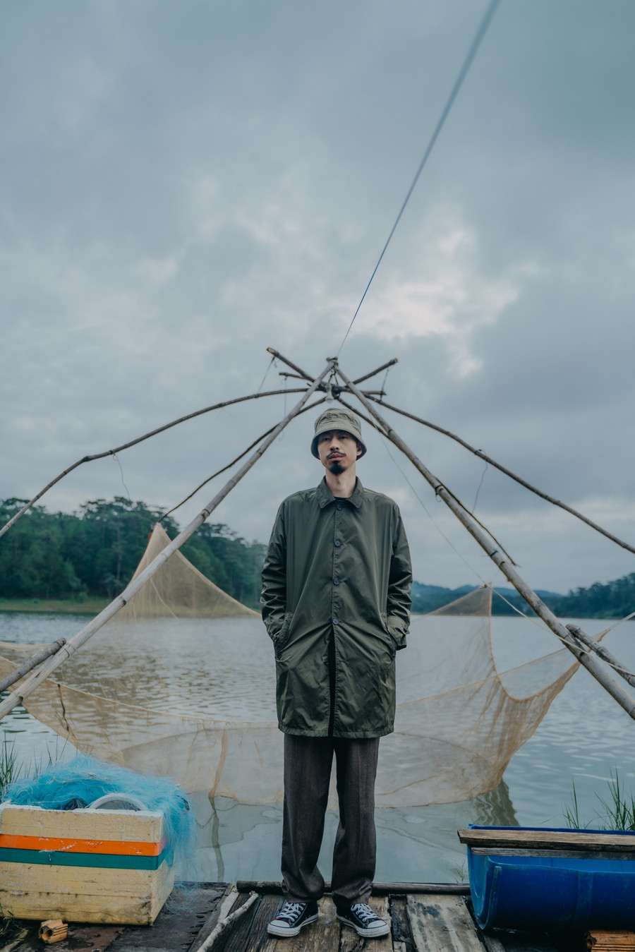 Không chỉ đậm chất thơ, tác phẩm mới của Đen còn nhắc đến hình ảnh liên quan đến nhiều tác phẩm văn học như: Chiếc thuyền ngoài xa, Người lái đò sông Đà…Ảnh: NVCC