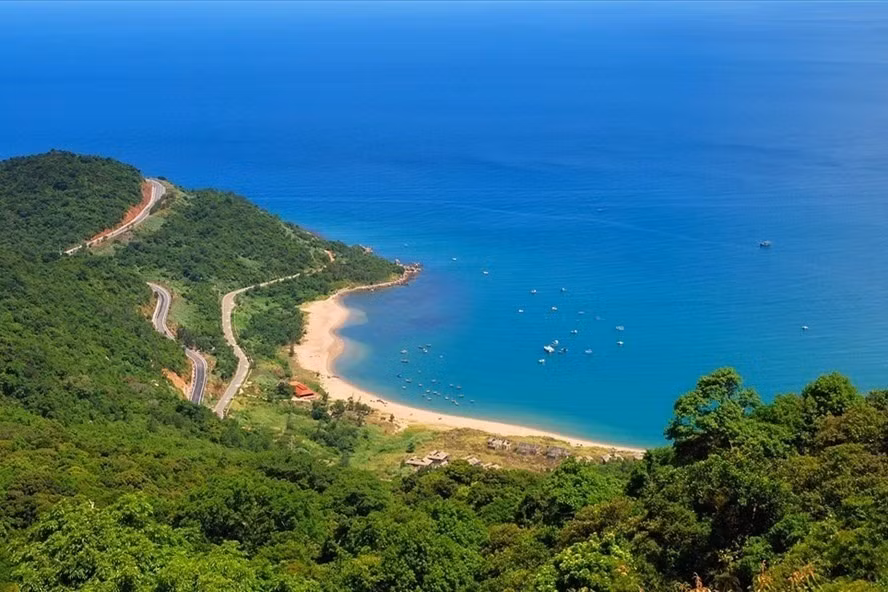 Du lịch Việt Nam vinh dự nhận 10 để cử tại giải thưởng World Travel Awards 2022. Ảnh: LĐ