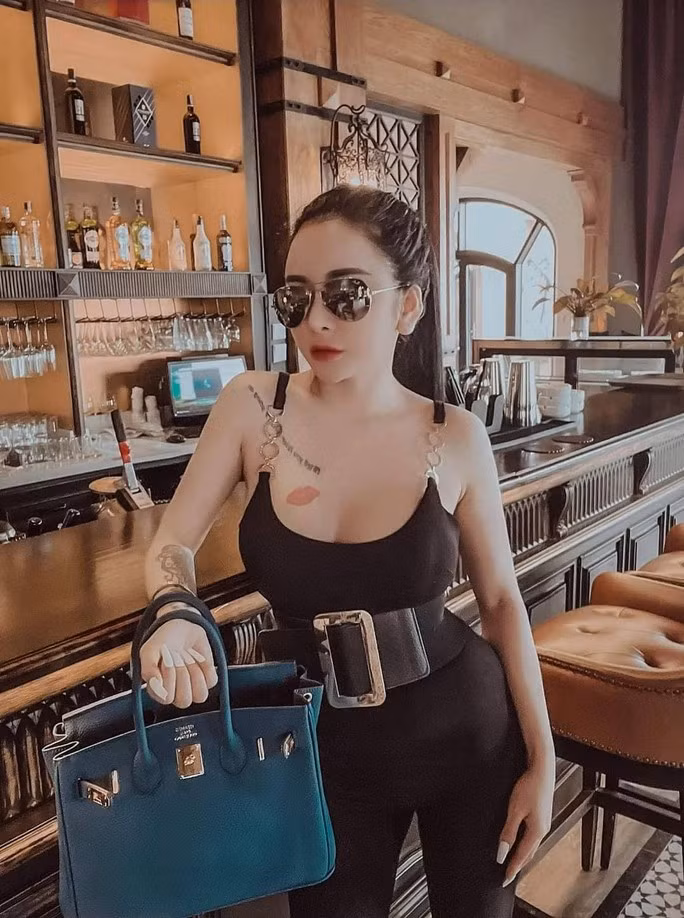  Trên mạng xã hội, Phạm Thị Hằng được biết đến như một 