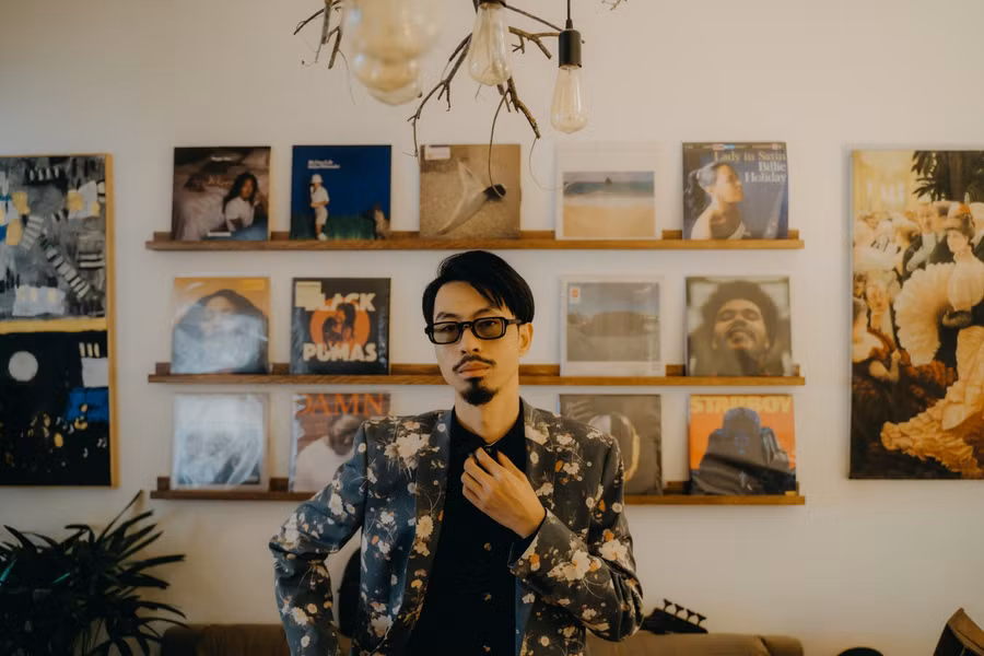 Ai muốn nghe không được khán giả nhận xét mang đậm phong cách của Đen thuở ban đầu. Từ giai điệu sâu lắng đến lối chơi chữ, hình ảnh ví von với nhiều tầng nghĩa. Ảnh: NVCC