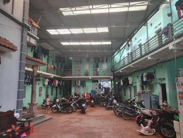 Công nhân sau giờ tan ca