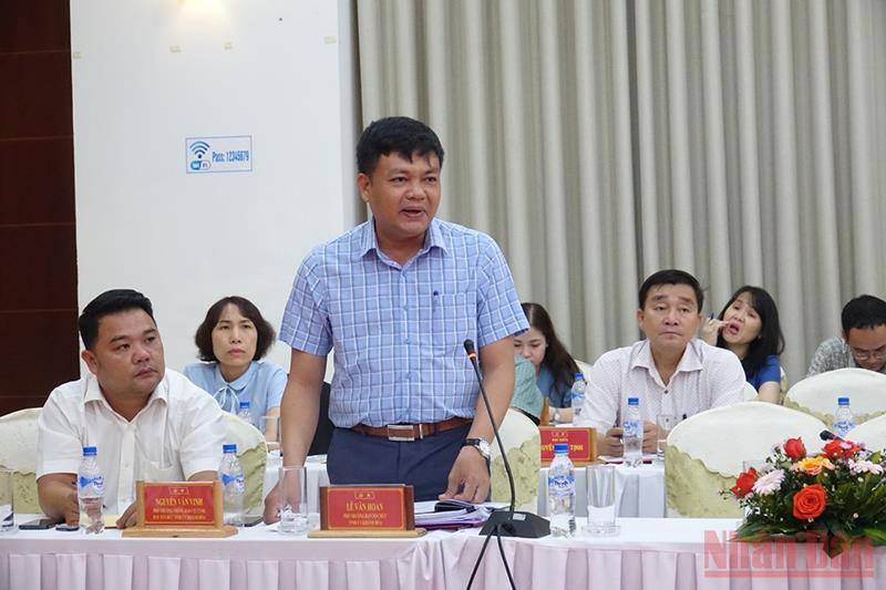  Các đại biểu phản ánh những bất cập trong quá trình thực hiện công tác tổ chức xây dựng Đảng. 