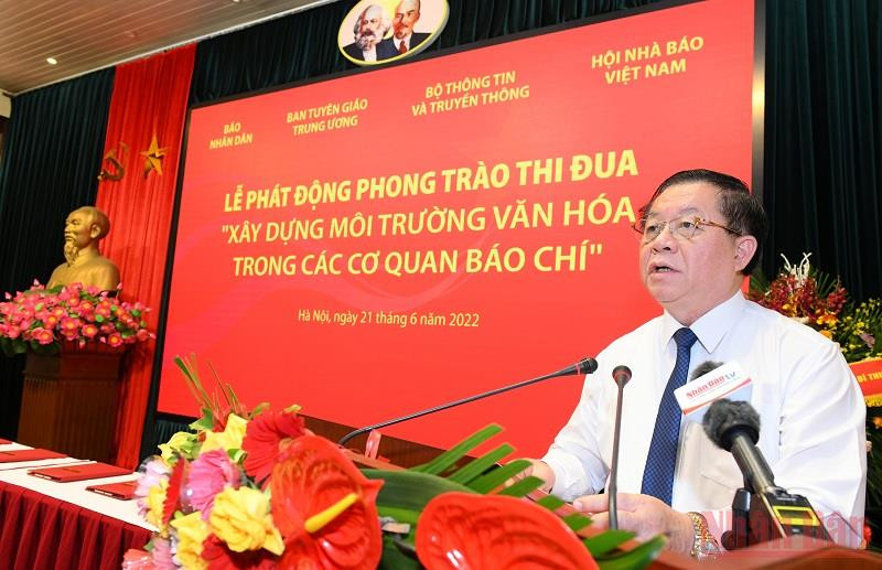  Đồng chí Nguyễn Trọng Nghĩa, Bí thư Trung ương Đảng, Trưởng Ban Tuyên giáo Trung ương phát biểu tại buổi lễ.