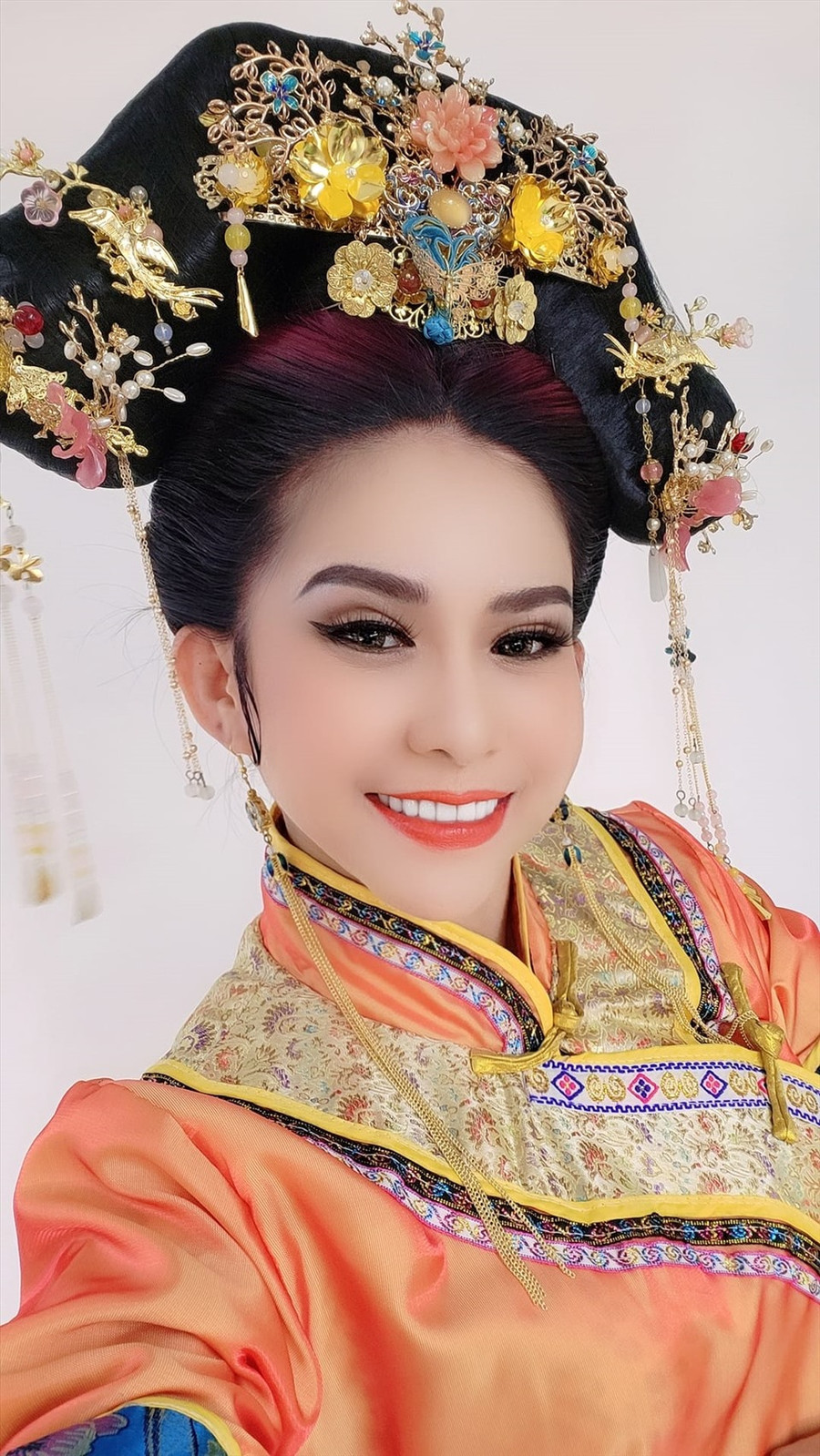 Nghệ sĩ Bình Tinh thuyết phục Hoài Linh trở lại. Ảnh: NSCC