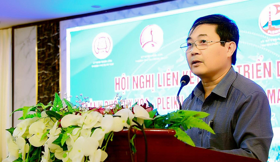 Giám đốc Công ty cổ phần Du lịch Cao Nguyên Việt (TP. Pleiku) Hà Trọng Hải tham gia thảo luận tại hội nghị.