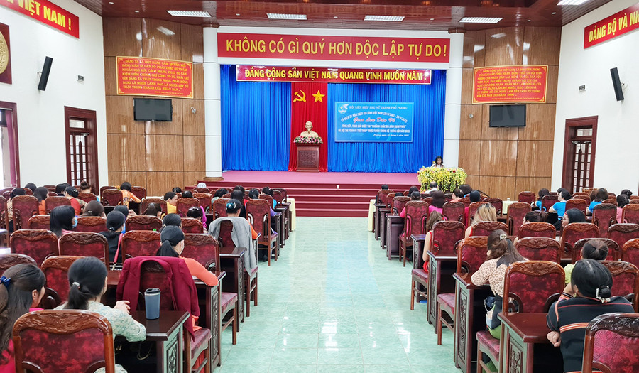 Quang cảnh buổi tọa đàm. Ảnh: Thái Nam  Quang cảnh buổi tọa đàm. Ảnh: Thái Nam