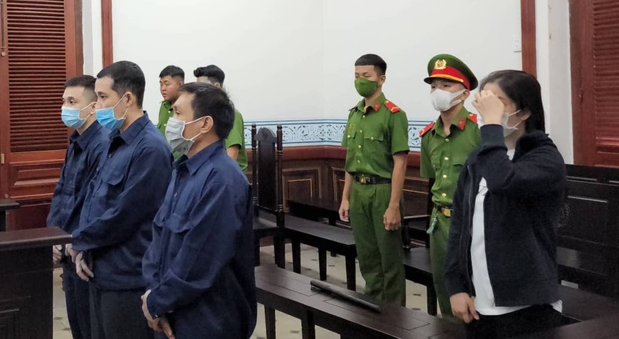 Các bị cáo tại phiên tòa. Ảnh: Song Mai Các bị cáo tại phiên tòa. Ảnh: Song Mai