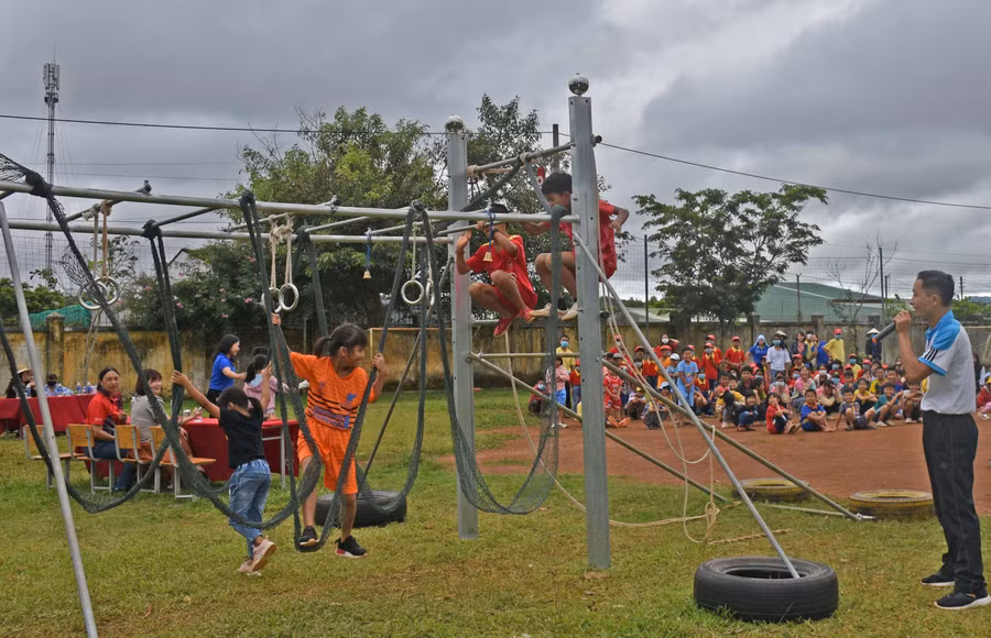 Trung tâm Bảo trợ xã hội tổng hợp tỉnh và Làng trẻ em SOS Pleiku tổ chức chương trình rèn luyện kỹ năng sống cho trẻ em có hoàn cảnh đặc biệt. Ảnh: Anh Huy