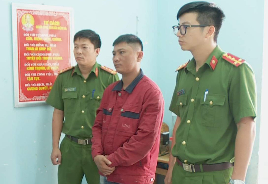 Nghi phạm Nguyễn Văn Long tại cơ quan điều tra. Ảnh: Công an cung cấp