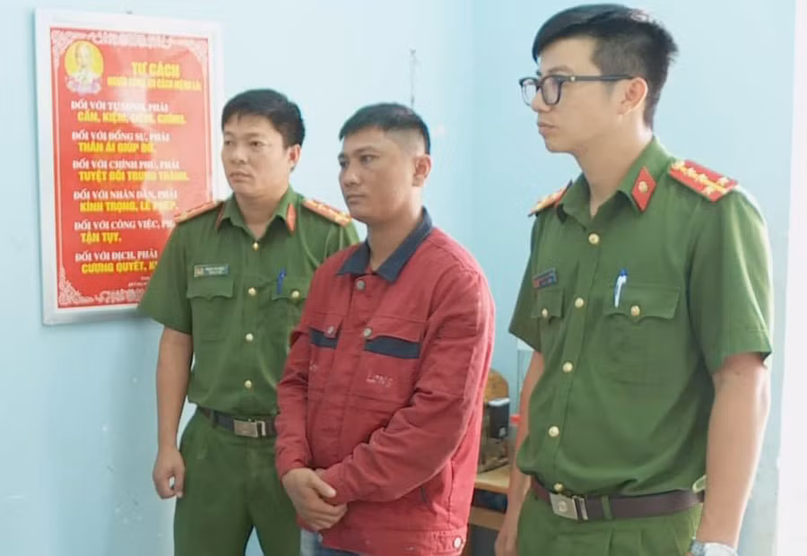 Nghi phạm Nguyễn Văn Long tại cơ quan điều tra. Ảnh: Công an cung cấp