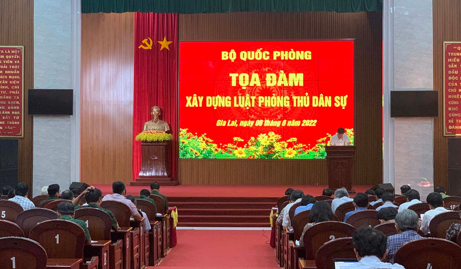  Quang cảnh buổi tọa đàm xây dựng Luật Phòng thủ dân sự. Ảnh: R’Ô HOK