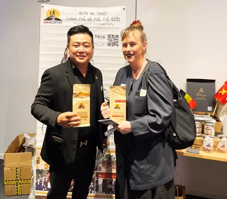 Sản phẩm cà phê chất lượng cao ở Đắk Lắk được giới thiệu, trưng bày tại sự kiện. Ảnh: B.T