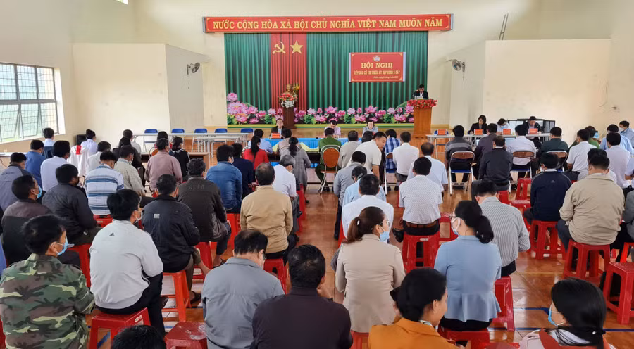 Quang cảnh buổi tiếp xúc cử tri tại xã Ia Kênh. Ảnh: Bá Bính