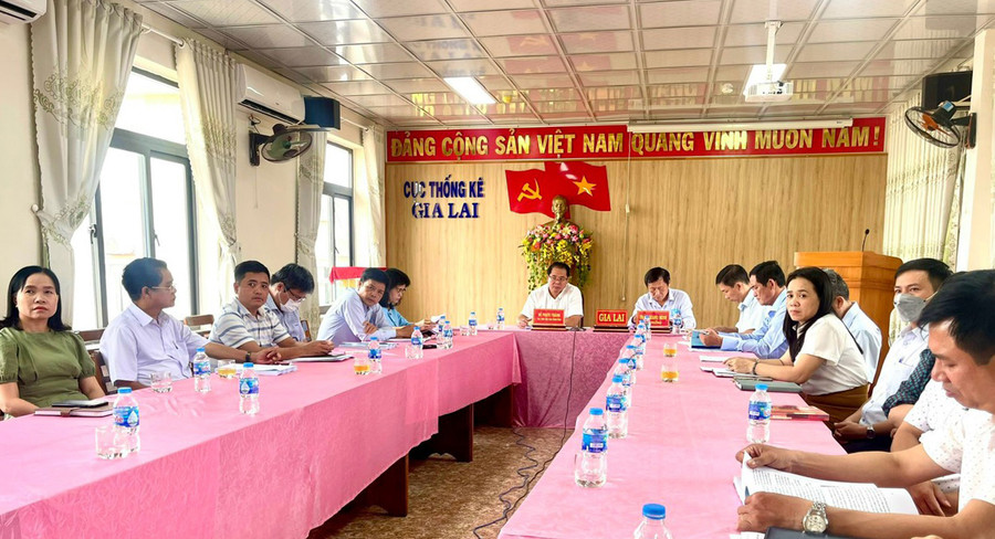 Quang cảnh hội nghị tại điểm cầu tỉnh Gia Lai. Ảnh: Minh Nguyễn Phó Chủ tịch UBND tỉnh Hồ Phước Thành tham dự Hội nghị trực tuyến toàn quốc công bố kết quả chính thức Tổng điều tra kinh tế và điều tra cơ sở hành chính năm 2021 tại điểm cầu tỉnh Gia Lai. Ảnh: Minh Nguyễn
