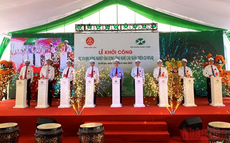 Các đại biểu nhấn nút khởi công Dự án. Các đại biểu nhấn nút khởi công Dự án.