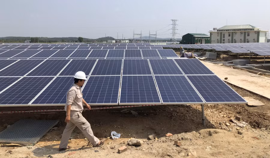  Điện mặt trời mái nhà là một phần trong chương trình quốc gia về sử dụng năng lượng tiết kiệm và hiệu quả. Ảnh: Chí Nhân