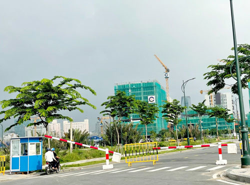 Chỉ những dự án đủ điều kiện pháp lý, ngân hàng mới được cho vay đặt cọc. Trong ảnh: Một dự án đang triển khai ở TP HCM. Ảnh: PHẠM ĐÌNH Chỉ những dự án đủ điều kiện pháp lý, ngân hàng mới được cho vay đặt cọc. Trong ảnh: Một dự án đang triển khai ở TP HCM Ảnh: PHẠM ĐÌNH