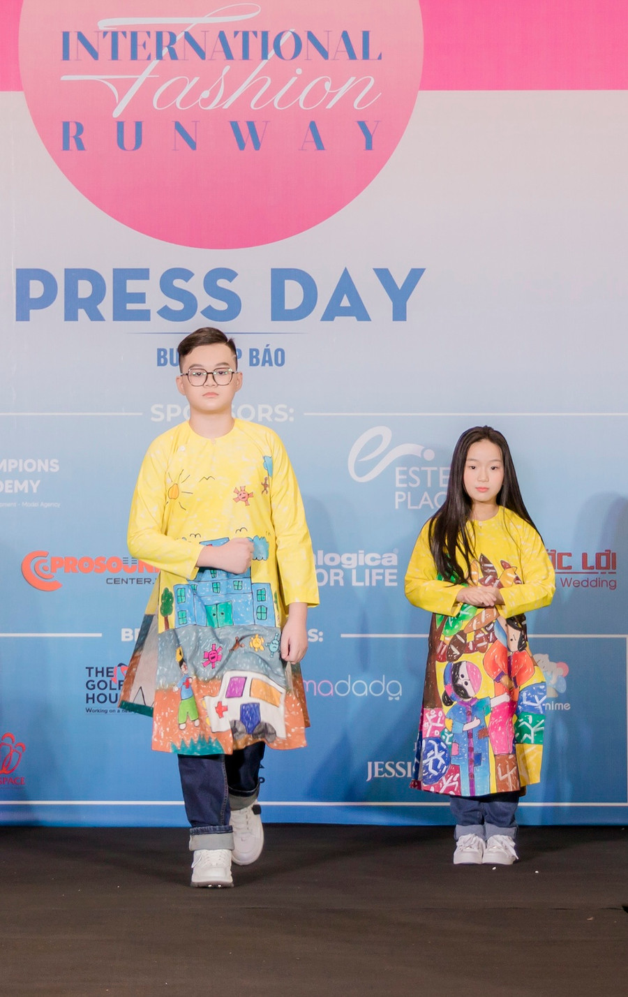 Hai thiết kế nằm trong bộ sưu tập Tạ ơn sẽ được trình diễn tại International Fashion Runway. Ảnh: BTC