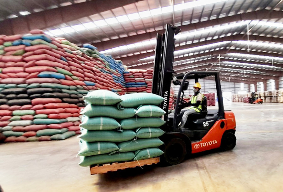 Cà phê là mặt hàng xuất khẩu chủ lực của tỉnh Gia Lai, kim ngạch xuất khẩu trong 5 tháng đầu năm 2022 đạt 290 triệu USD. Ảnh: Vũ Thảo Cà phê là mặt hàng xuất khẩu chủ lực với kim ngạch xuất khẩu trong 5 tháng đầu năm 2022 đạt 290 triệu USD. Ảnh: Vũ Thảo