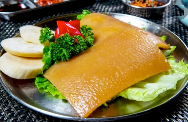 Da heo chứa nhiều protein khó tiêu. Ảnh: SHUTTERSTOCK Da heo chứa nhiều protein khó tiêu. Ảnh: SHUTTERSTOCK
