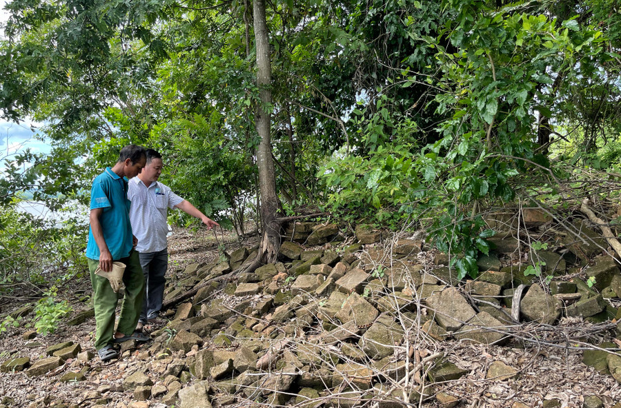 Hiện trạng phế tích tháp Bang Keng, xã Krông Năng, huyện Krông Pa. Ảnh: Hoàng Ngọc