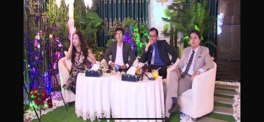 Bà Nguyễn Phương Hằng và khách mời tham gia buổi livestream trước đây. Ảnh: Chụp màn hình