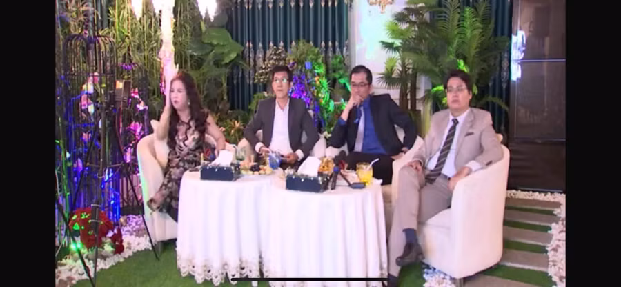 Bà Nguyễn Phương Hằng và khách mời tham gia buổi livestream trước đây. Ảnh: Chụp màn hình