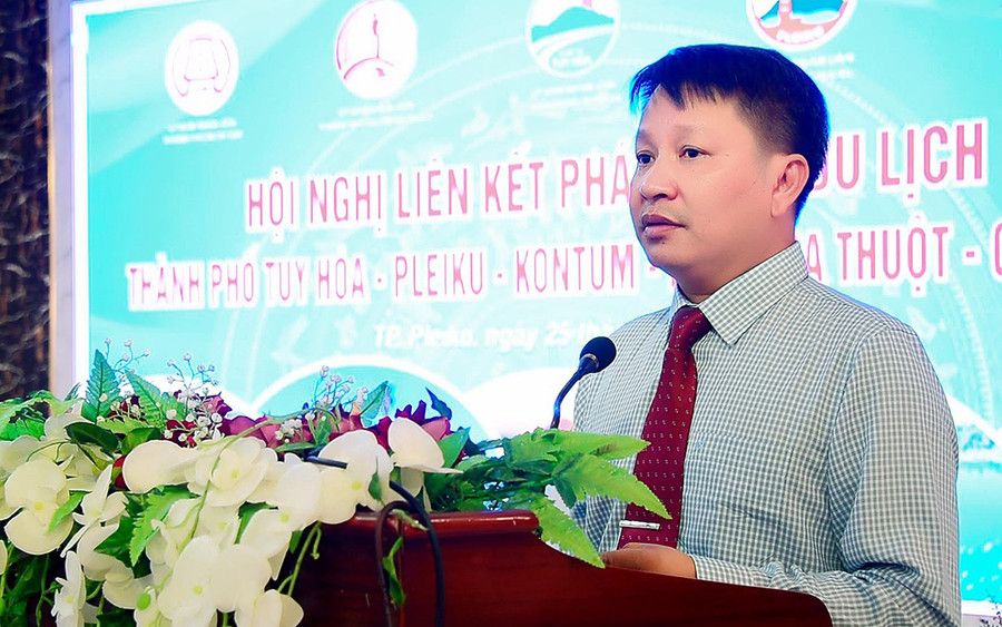 Phó Chủ tịch UBND TP. Tuy Hòa (tỉnh Phú Yên) Nguyễn Lê Vi Phúc phát biểu bế mạc hội nghị. Ảnh: Đức Thụy