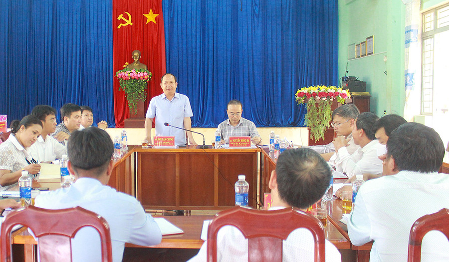 Quang cảnh buổi làm việc với hệ thống chính trị xã Kông Htok (huyện Chư Sê). Ảnh: Mộc Trà Phó Bí thư Tỉnh ủy Rah Lan Chung phát biểu chỉ đạo tại buổi làm việc với hệ thống chính trị xã Kông Htok (huyện Chư Sê). Ảnh: Mộc Trà