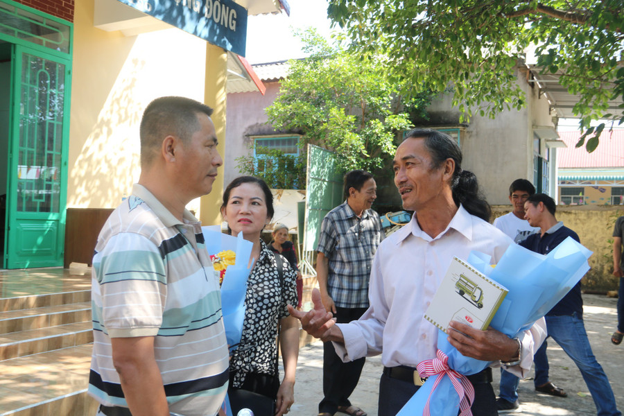  Con trai của người bị sát hại (anh An, trái) và con trai của người bị khởi tố oan trong vụ án này. Ảnh: Q.H