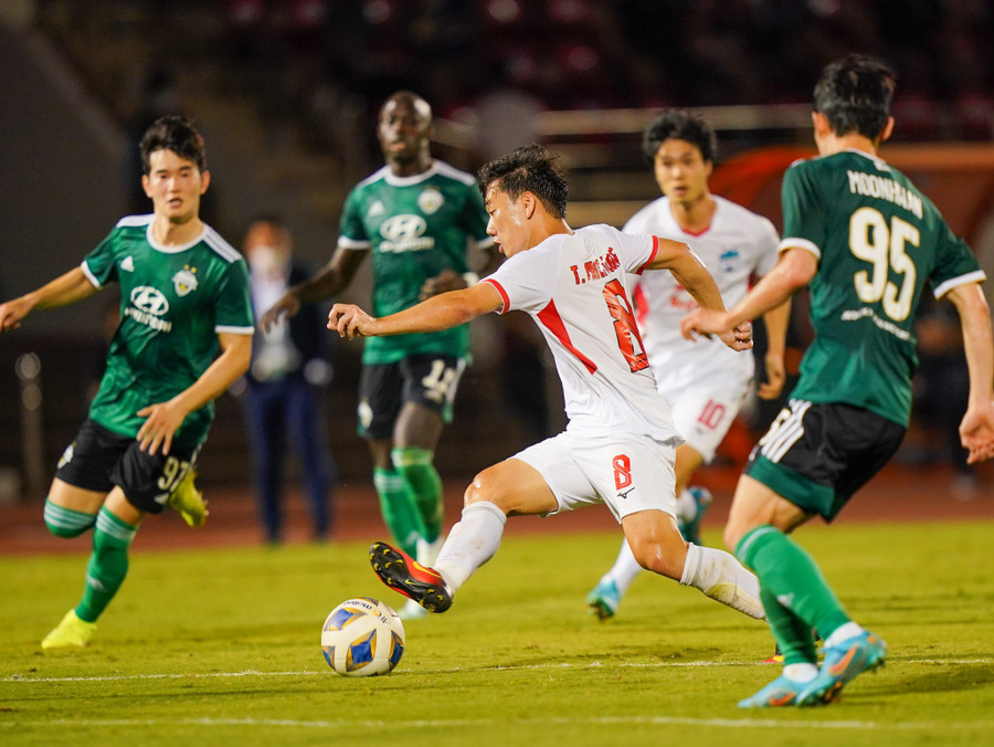Minh Vương luôn được yêu mến đặc biệt vì tài năng và thái độ chơi bóng nhiệt huyết. Ảnh: Độc Lập