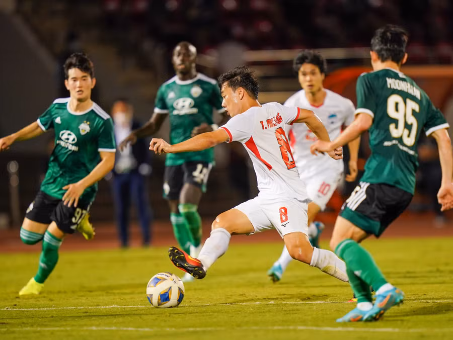 Minh Vương luôn được yêu mến đặc biệt vì tài năng và thái độ chơi bóng nhiệt huyết. Ảnh: Độc Lập