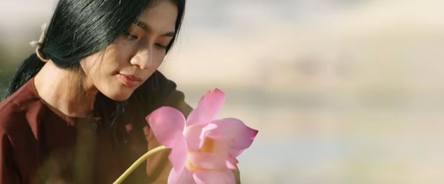 Á hậu Trương Thị May tái xuất màn ảnh với Kẻ đào mồ. Ảnh: TRAILER PHIM