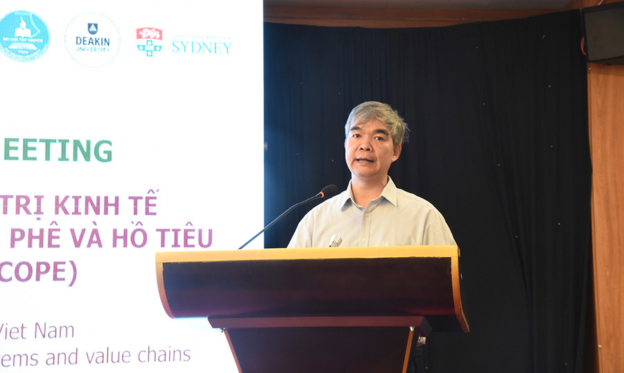 TS. Nguyễn Quang Tân-Trưởng đại diện của Tổ chức nghiên cứu Nông lâm Quốc tế tại Việt Nam, đơn vị triển khai dự án. Ảnh: Nguyễn Thùy Dương