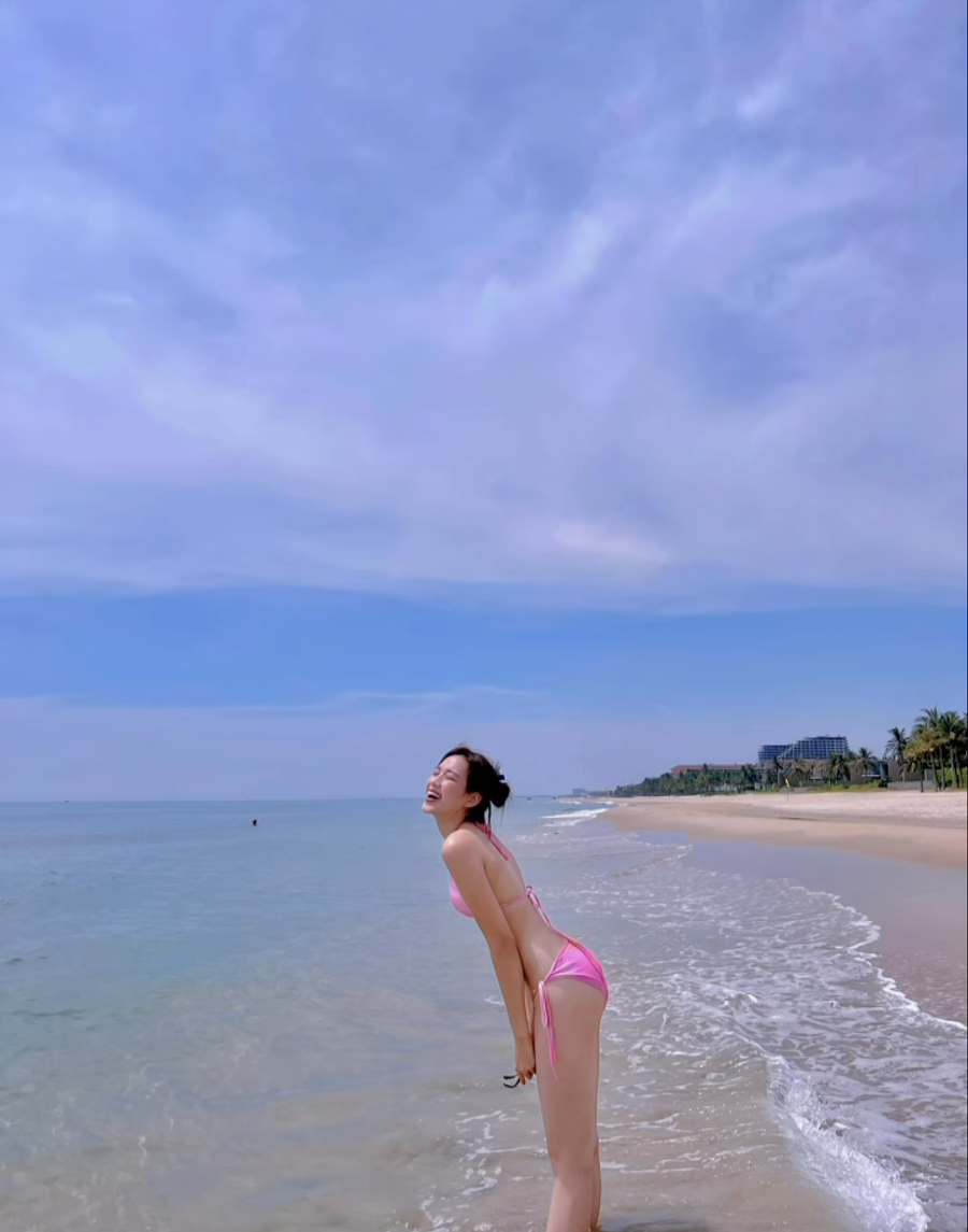 Đỗ Thị Hà hào hứng tận hưởng những phút giây thoải mái trong chuyến du lịch của mình. Ảnh: FBNV