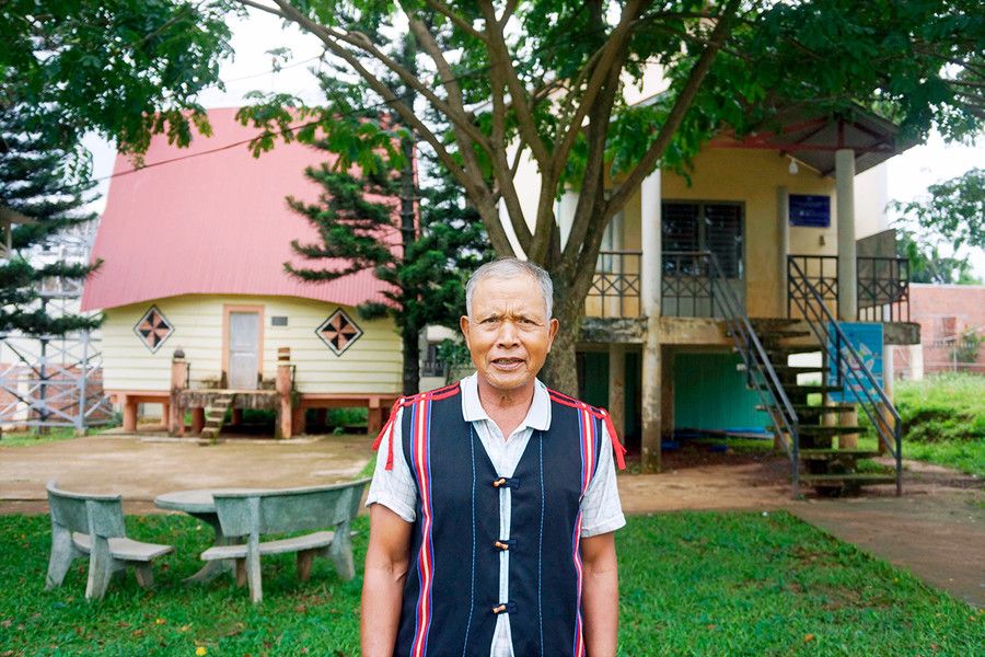 Già làng Ia Nueng-Hmrik. Ảnh: Hùng Hoa Lư Già làng Ia Nueng-Hmrik. Ảnh: Hùng Hoa Lư