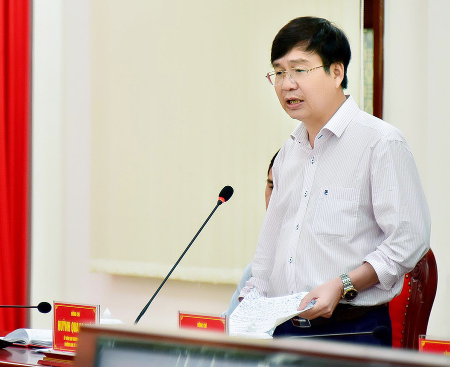 Trưởng ban Tổ chức Tỉnh ủy Huỳnh Quang Thái giải đáp một số đề xuất, kiến nghị của các địa phương về công tác tổ chức, cán bộ. Ảnh: Đức Thụy Trưởng ban Tổ chức Tỉnh ủy Huỳnh Quang Thái giải đáp một số đề xuất, kiến nghị của các địa phương về công tác tổ chức, cán bộ. Ảnh: Đức Thụy