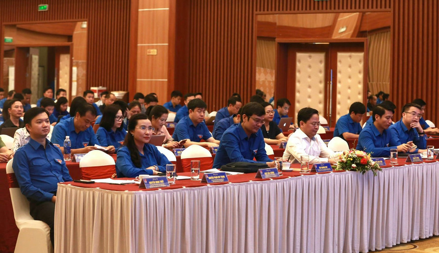 Ban Bí thư T.Ư Đoàn (hàng đầu) tham dự hội nghị. Ảnh: Bảo Anh